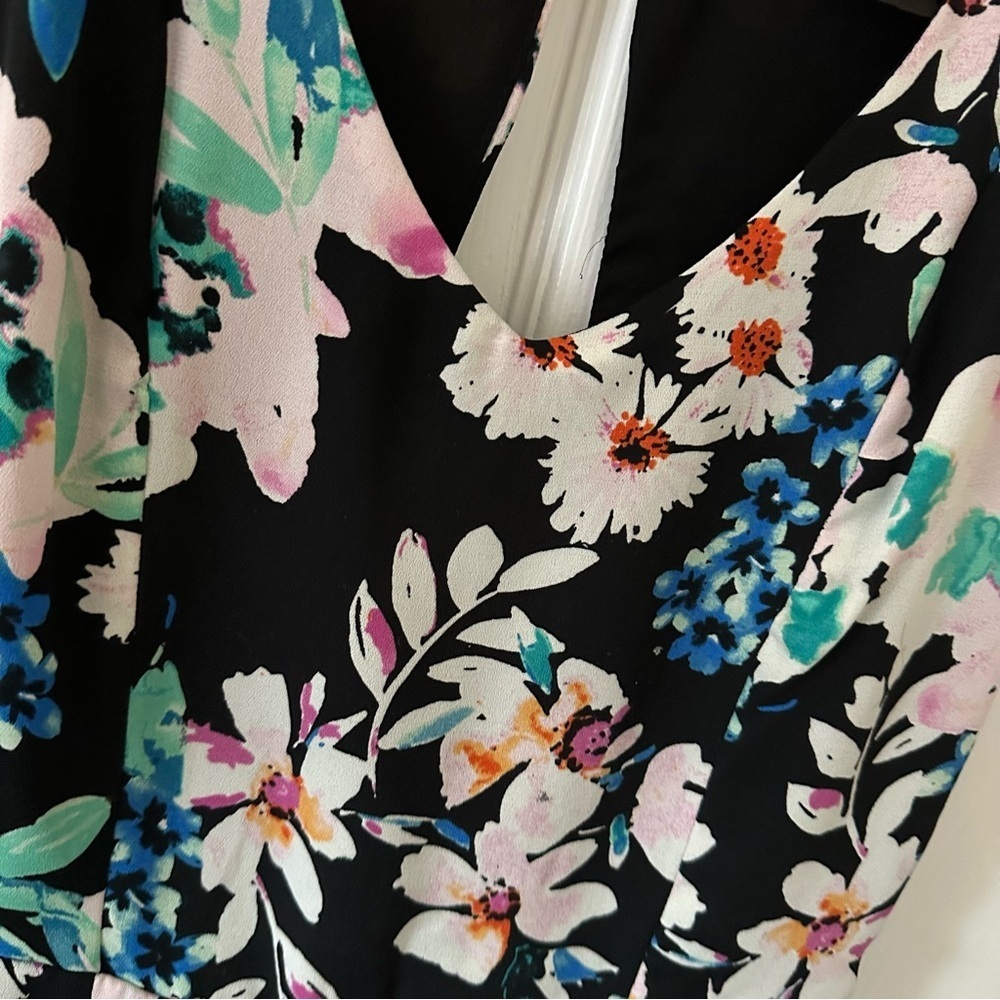 Floral Open Back Romper - Picture 2 of 9